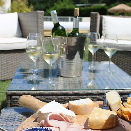 Les Rocailles Bed & Breakfast *