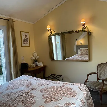 Les Rocailles Couette-café 4*