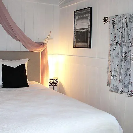 Les Rocailles Bed & Breakfast 4*